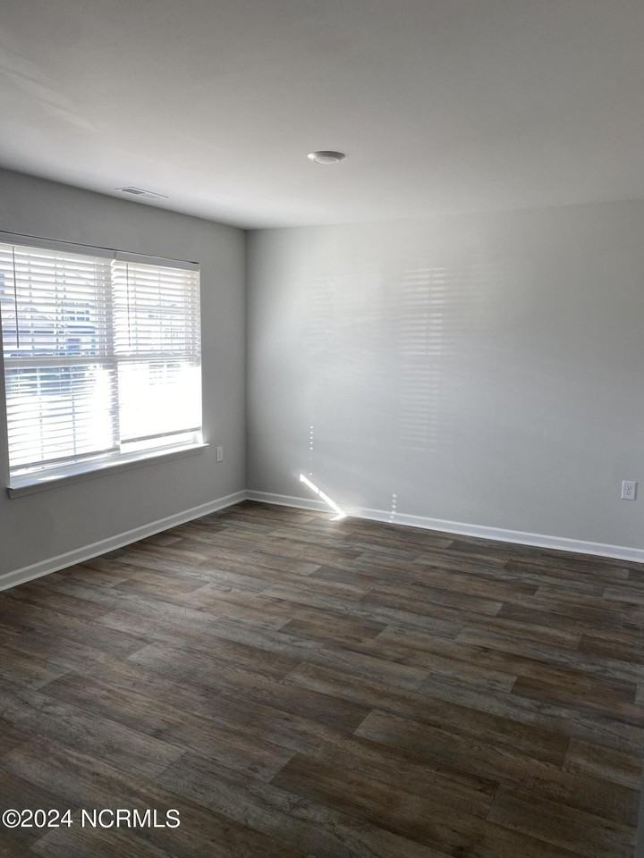 1213 Riverstone Dr - Photo 2 of 14