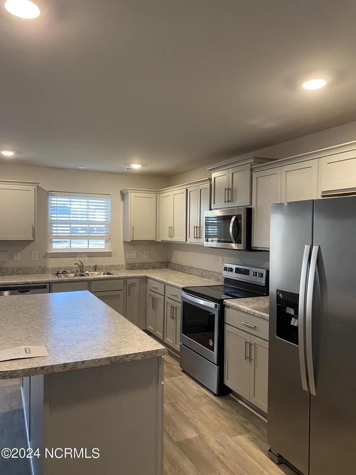 1213 Riverstone Dr - Photo 4 of 14