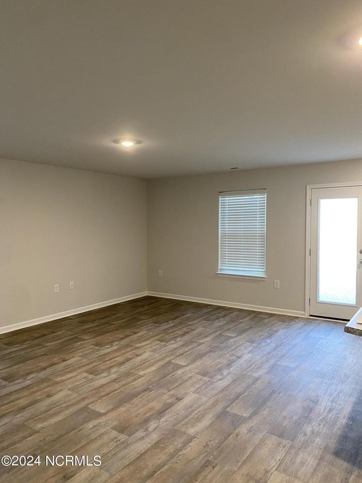 1213 Riverstone Dr - Photo 5 of 14