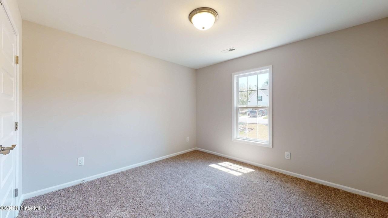 93 Robertson Ln - Photo 6 of 10