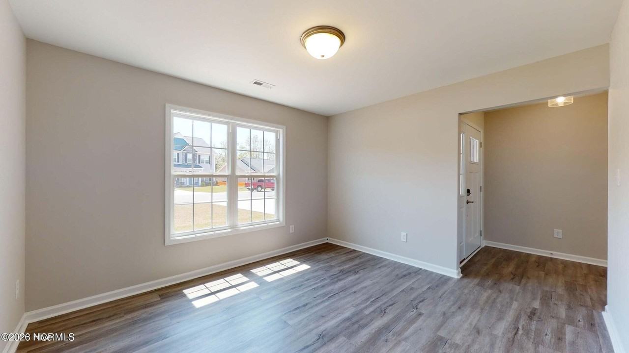 93 Robertson Ln - Photo 7 of 27