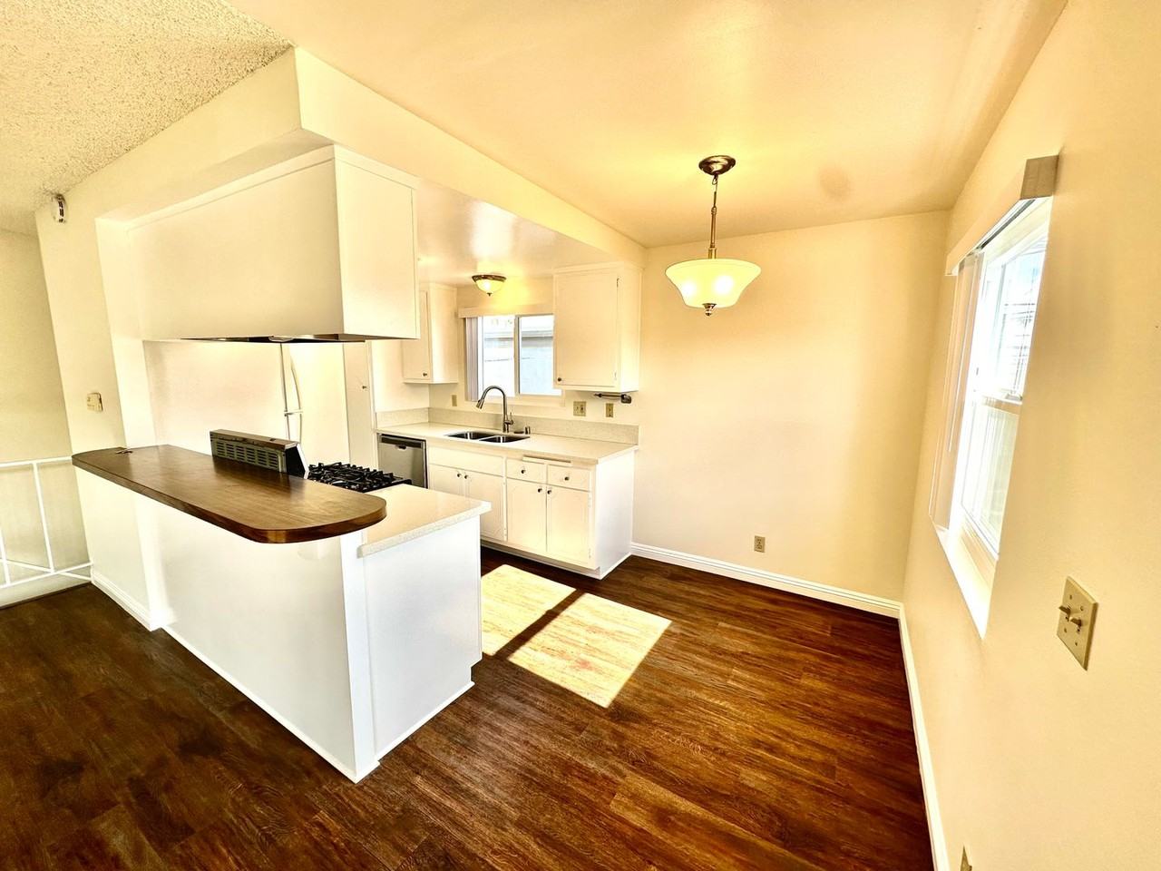 737 Center Pl - Photo 5 of 24