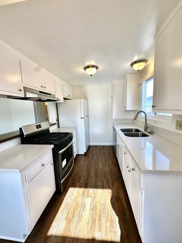 737 Center Pl - Photo 6 of 24