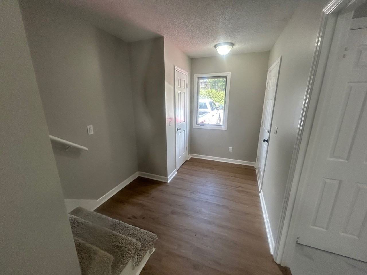 137 Lionsgate Dr - Photo 4 of 31