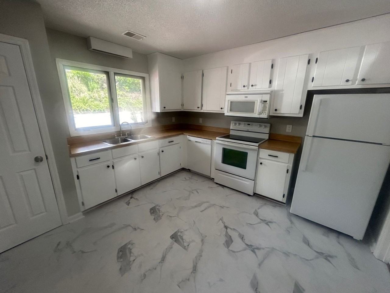 137 Lionsgate Dr - Photo 6 of 31