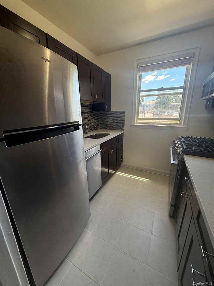 35 Winchester Ave #1B - Photo 2 of 10