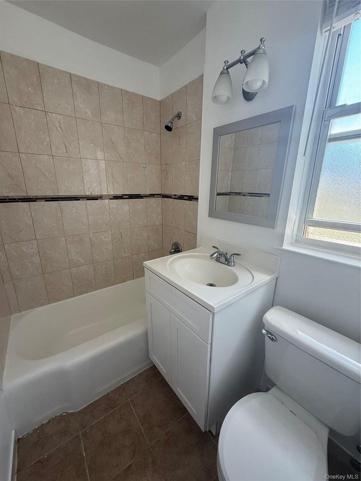 35 Winchester Ave #1B - Photo 3 of 10