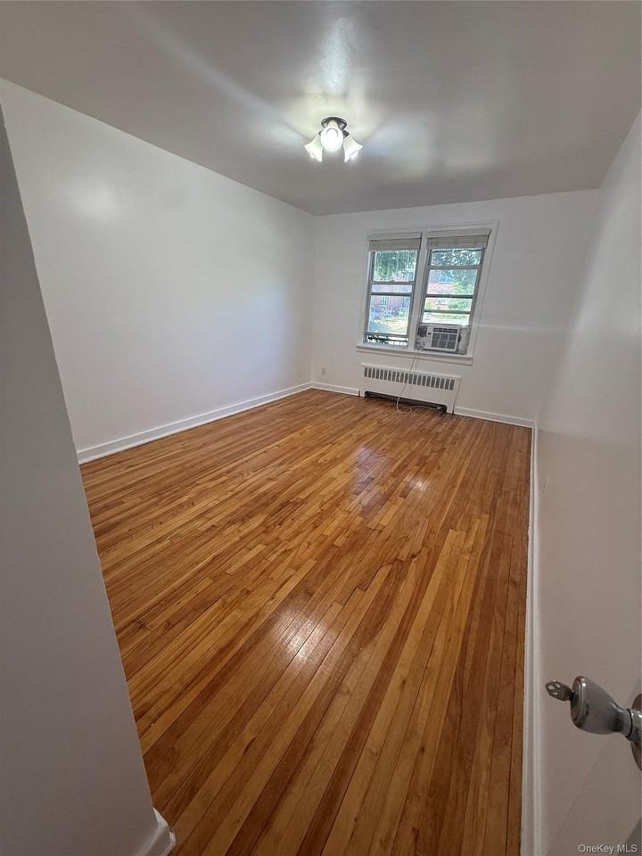 35 Winchester Ave #1B - Photo 6 of 10