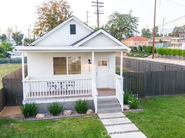 423 E Stuart Ave - Photo 3 of 42