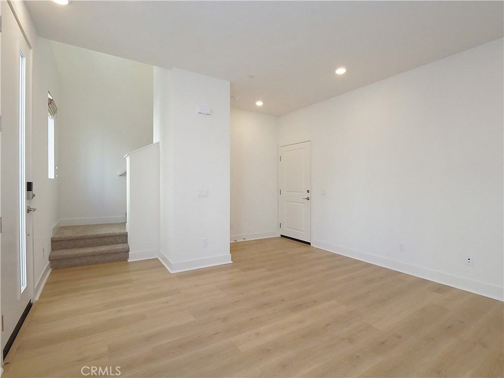 1645 Hornet Dr - Photo 4 of 41