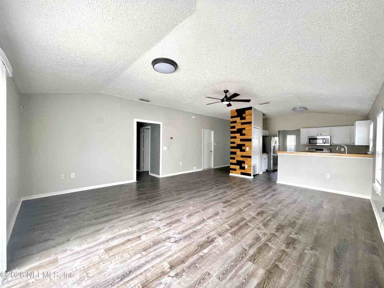 519 Chancellor Dr E - Photo 3 of 8