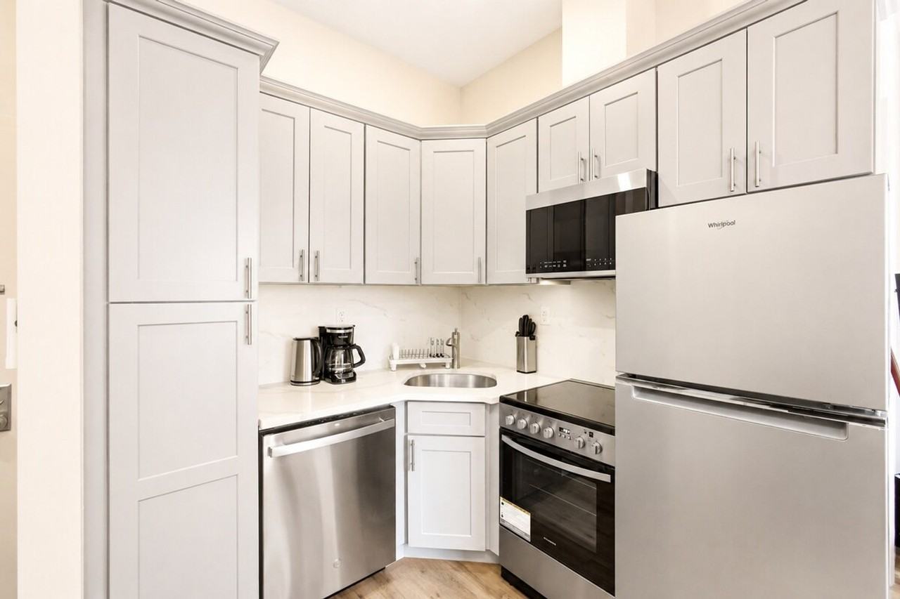 317 W 48th St #1571311P - Photo 3 of 16