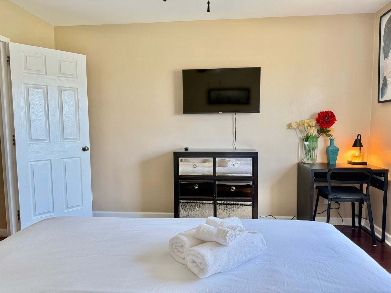 215 Piedmont Avenue Northeast - Photo 5 of 24