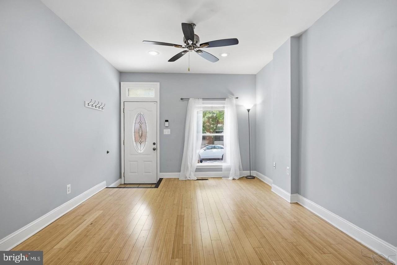 122 N Ellwood Ave - Photo 3 of 30