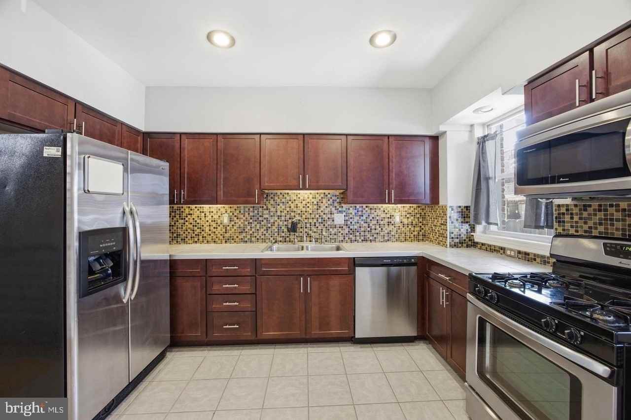 122 N Ellwood Ave - Photo 5 of 30