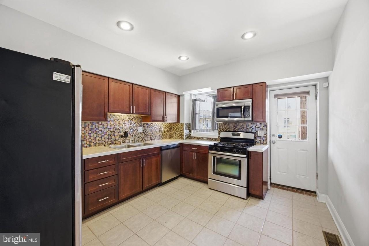 122 N Ellwood Ave - Photo 7 of 30