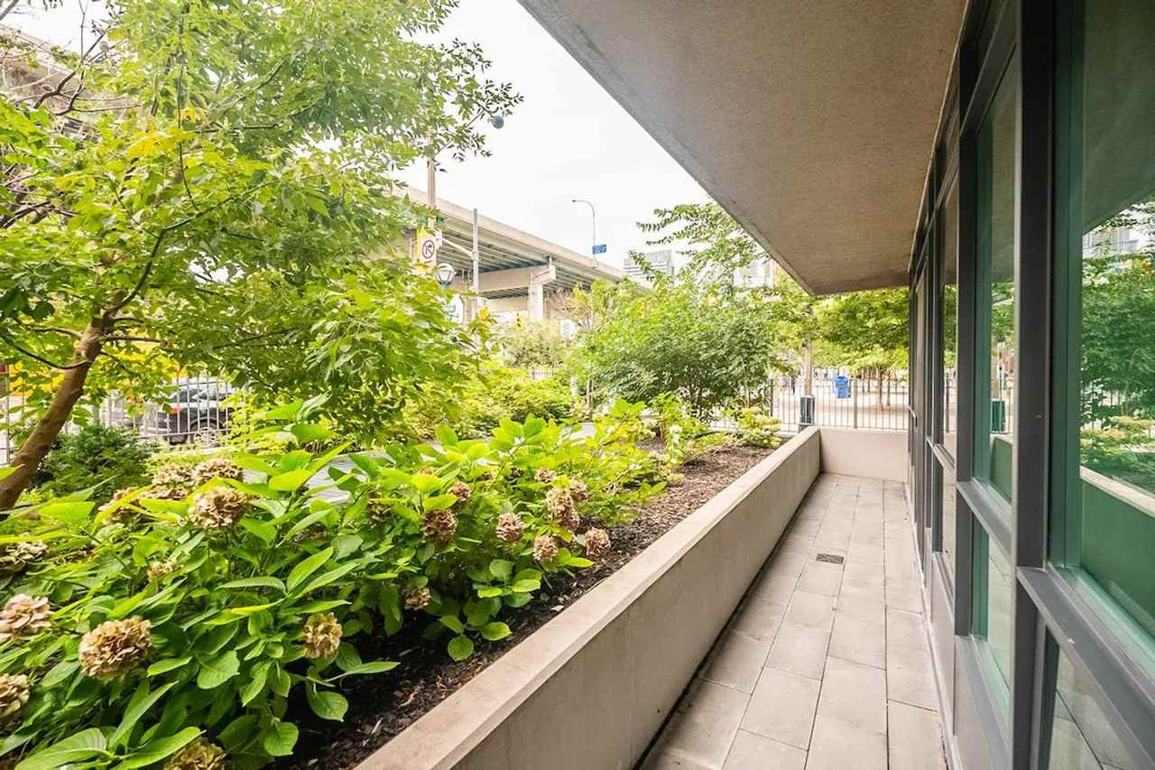 215 Fort York Blvd #1384978P - Photo 3 of 22