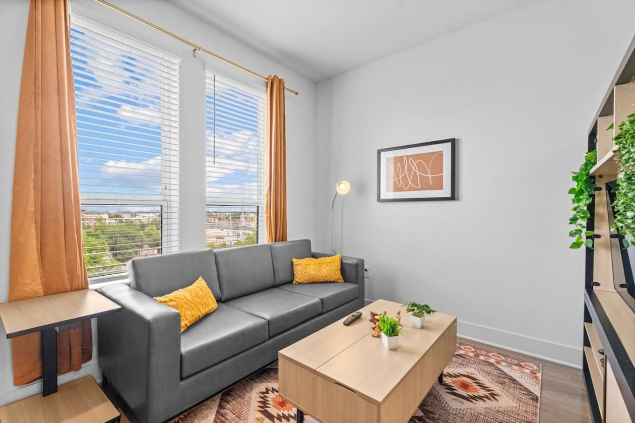 701 Richmond Avenue - Photo 4 of 47
