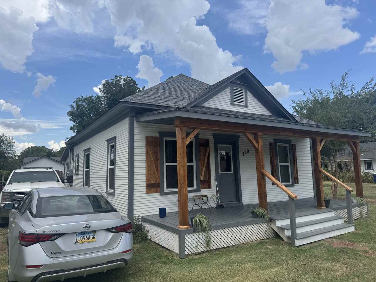 720 S Miles Ave - Photo 2 of 3