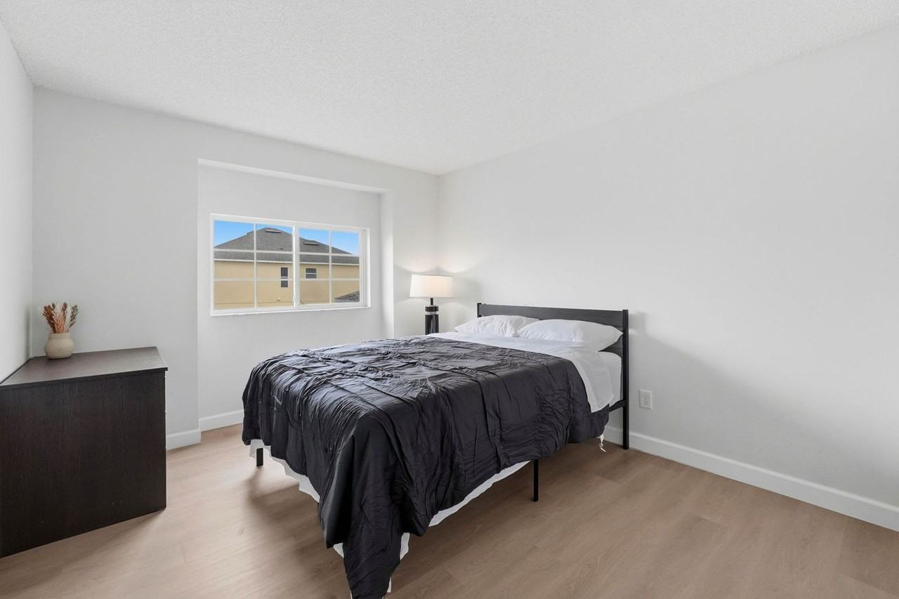 1145 Seasons Blvd #1570193P - Photo 6 of 43