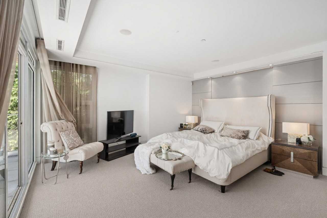 2526 Chippendale Rd #1574110P - Photo 4 of 50