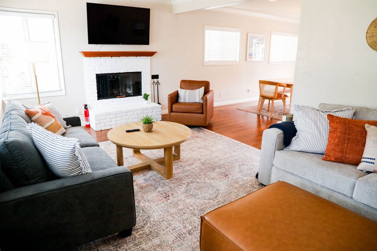 1051 Oliver Ave #1574237P - Photo 4 of 50