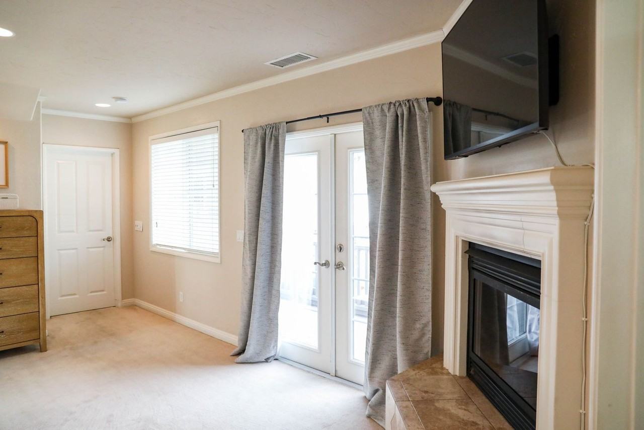 1051 Oliver Ave #1574237P - Photo 5 of 50