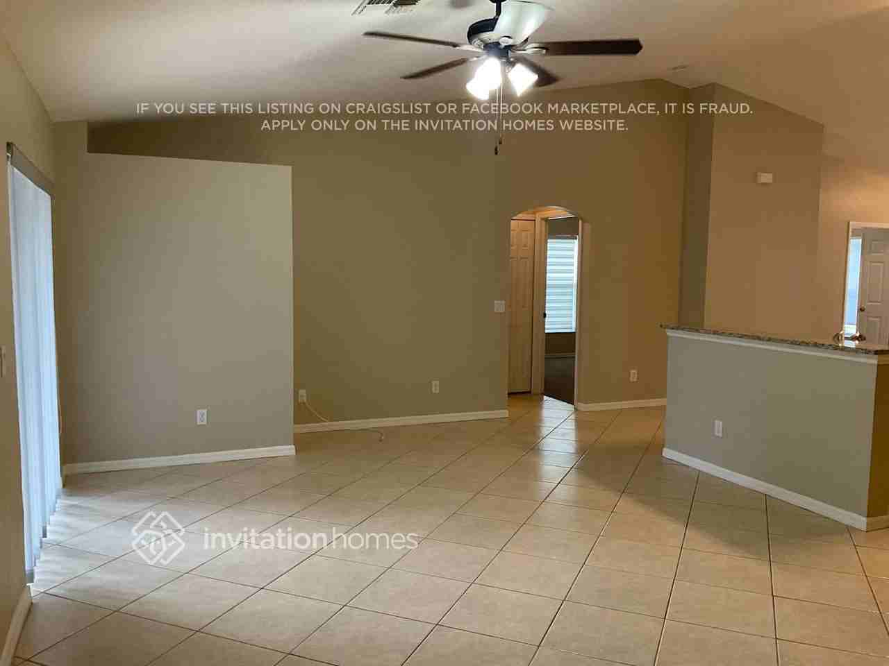 1118 Se 14th St - Photo 2 of 10