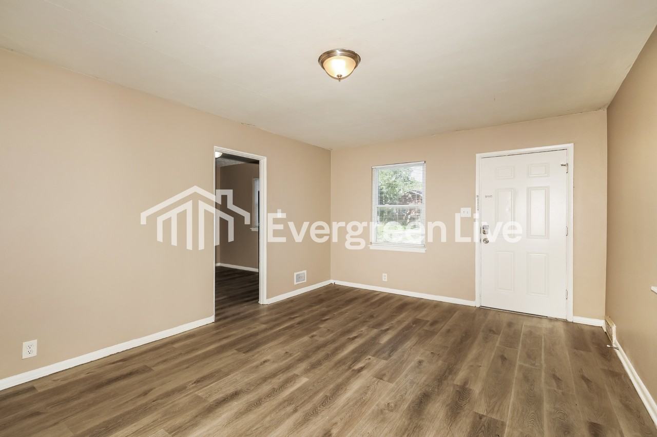 222 S Gladstone Ave - Photo 5 of 15