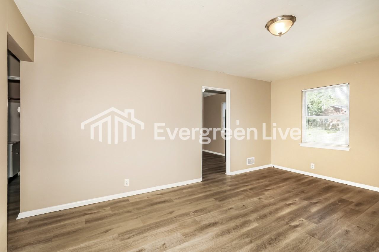 222 S Gladstone Ave - Photo 6 of 15