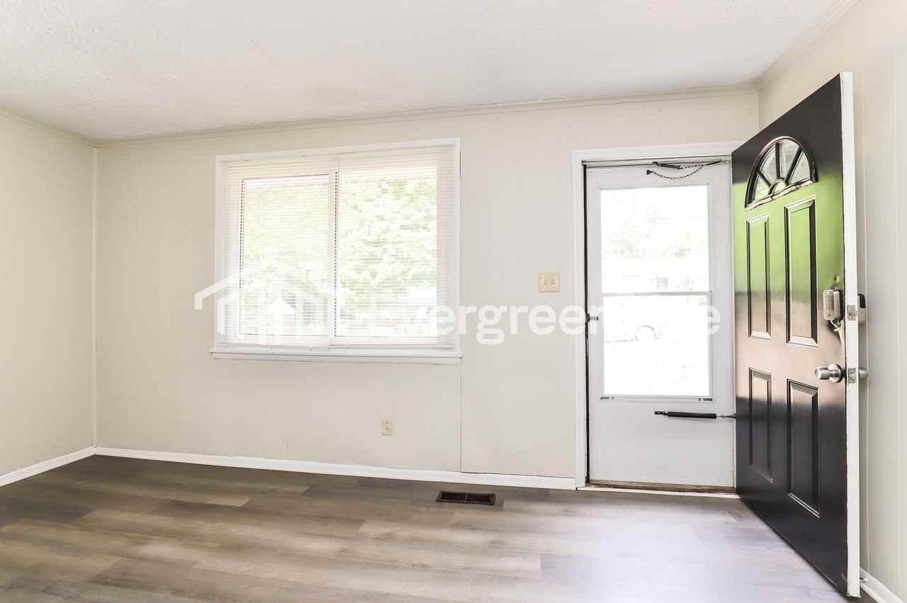2725 Teresa Ave - Photo 3 of 15