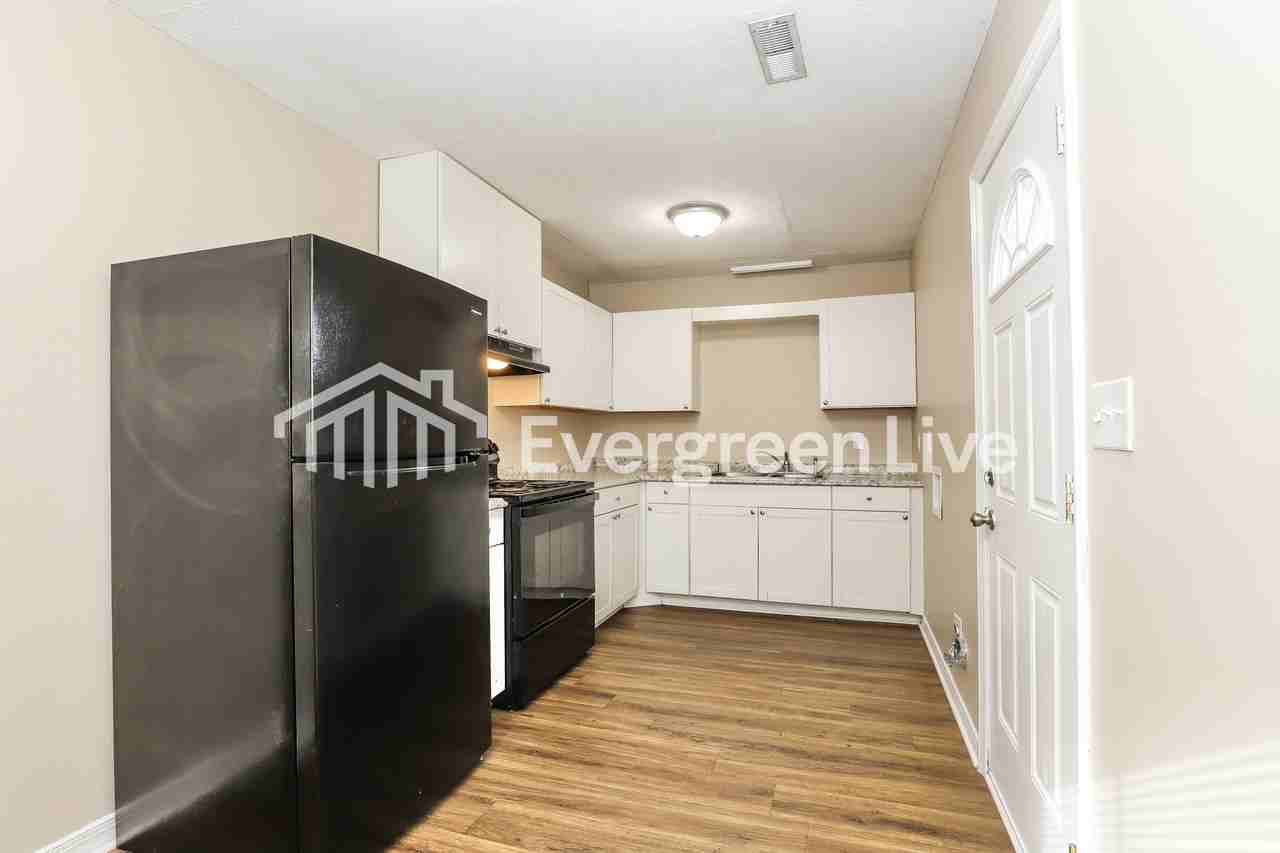 107 Camden Cir - Photo 4 of 15
