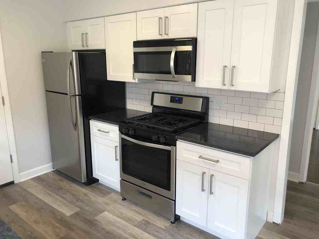 4420 Forest Ave #1F - Photo 4 of 21