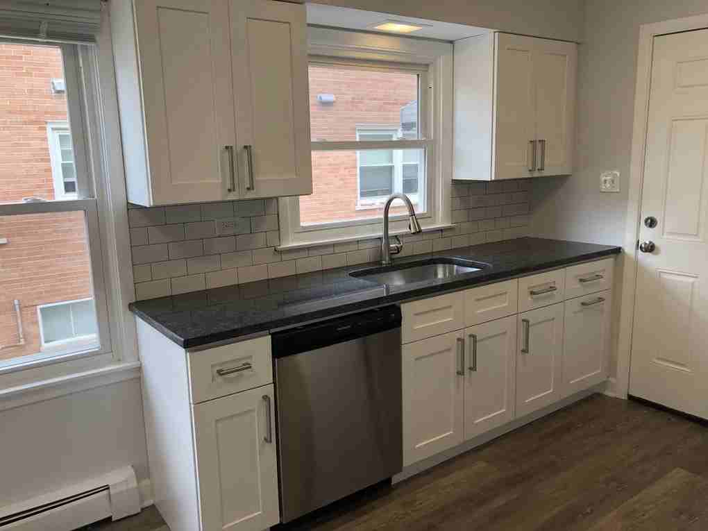 4420 Forest Ave #1F - Photo 5 of 21