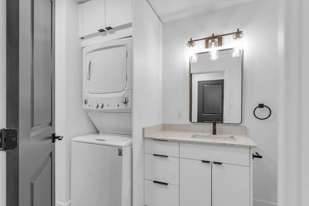 215 Raglan Street #7 - Photo 6 of 9