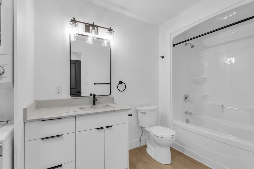 215 Raglan Street #7 - Photo 5 of 9