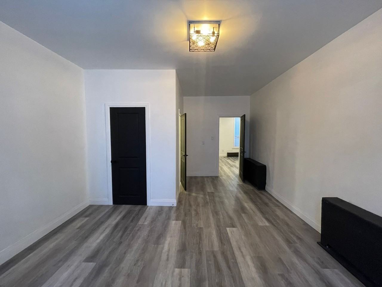 233 Victoria Ave N - Photo 5 of 7