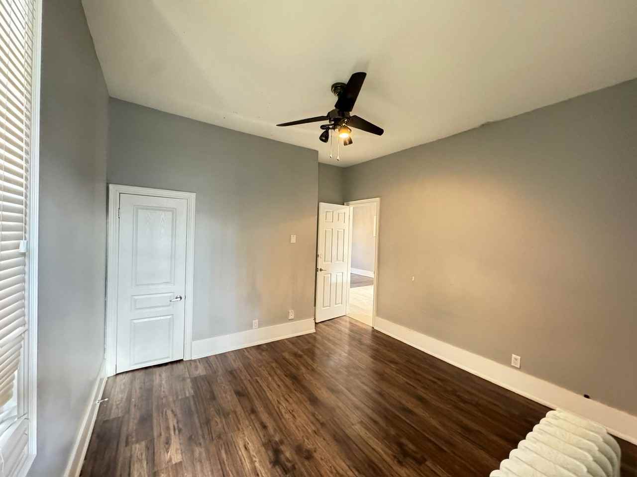 974 King st east - Photo 4 of 14