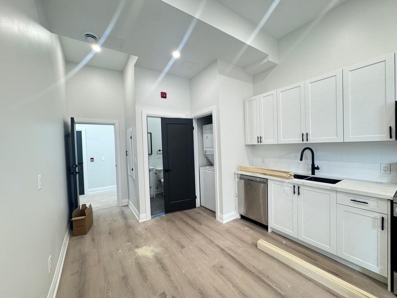 208 KING ST E - Photo 4 of 27