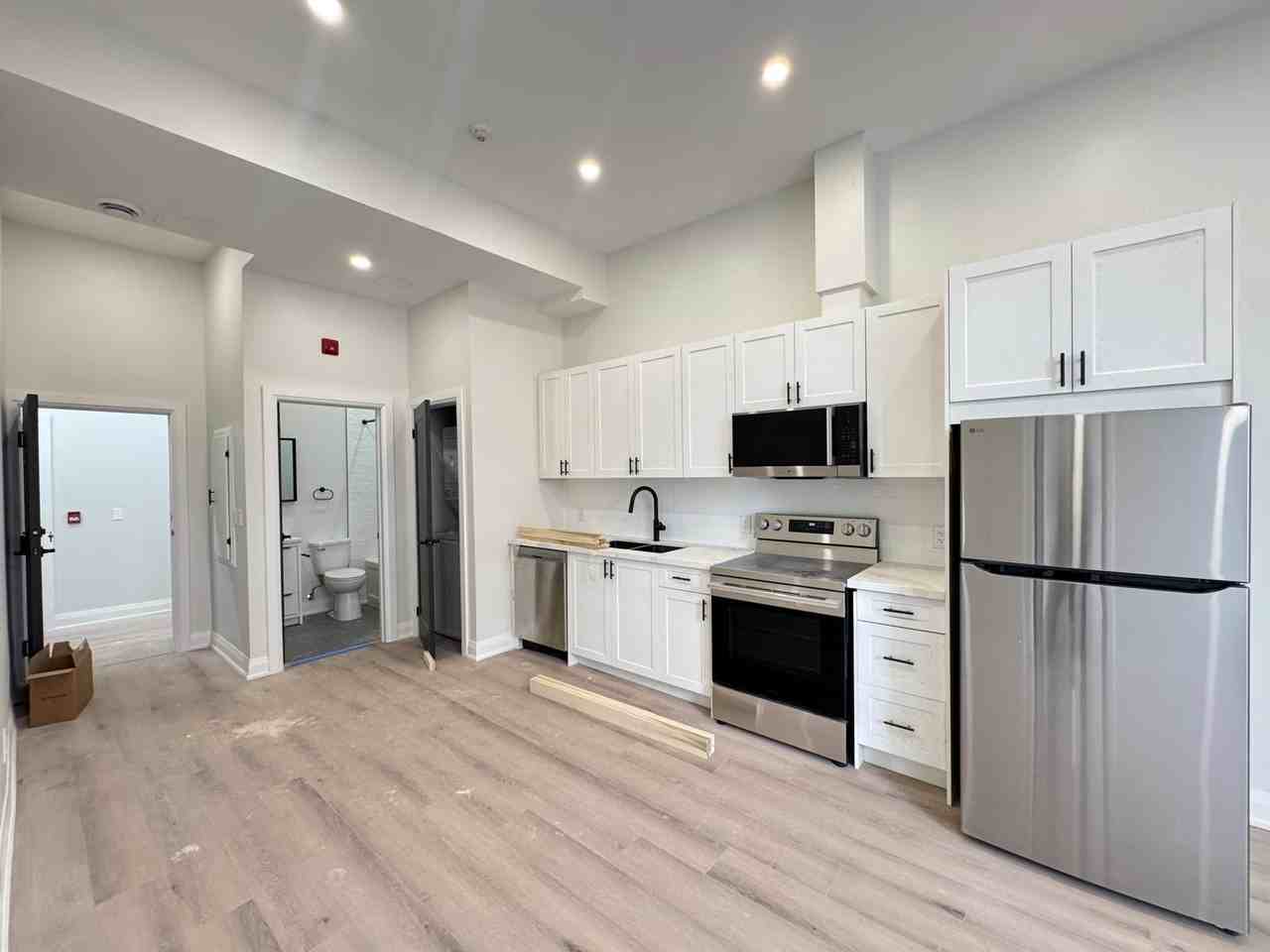 208 KING ST E - Photo 6 of 27