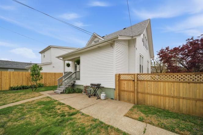 103 E 22nd St - Photo 2 of 20