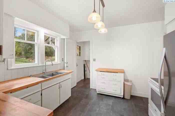 255 Se Pioneer St - Photo 4 of 12