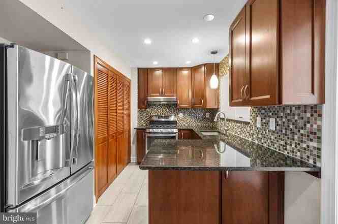 311 S Wayne St - Photo 5 of 29