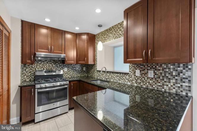 311 S Wayne St - Photo 6 of 29