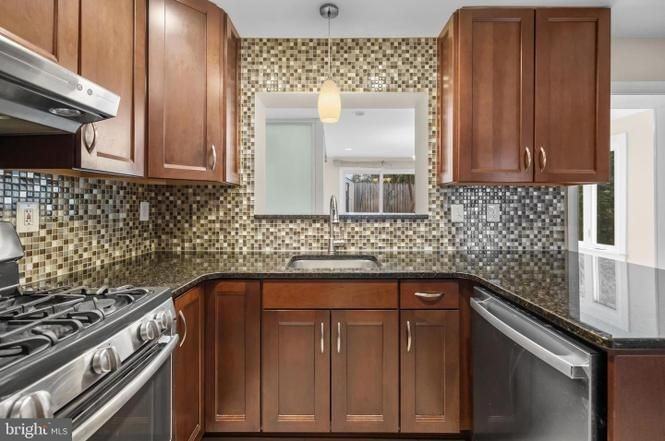311 S Wayne St - Photo 7 of 29