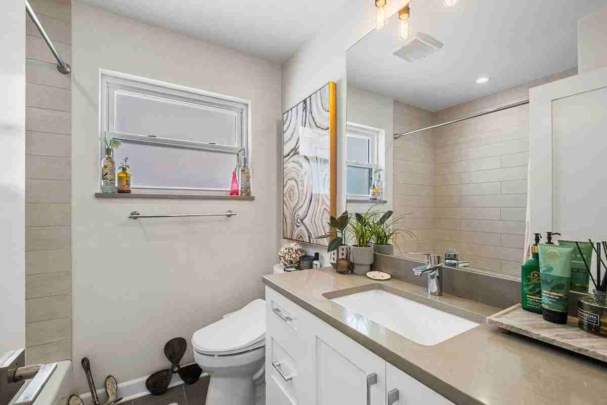 5343 N Moody Ave - Photo 3 of 26