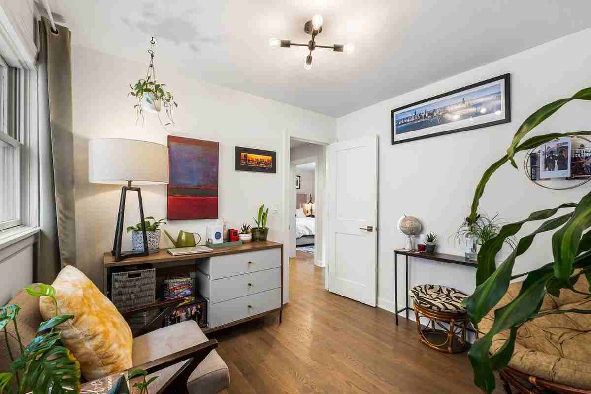 5343 N Moody Ave - Photo 6 of 26