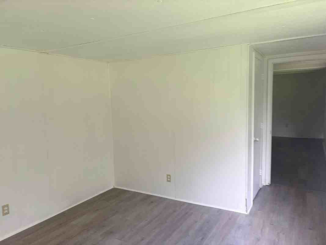 2152 Glen Gardner Dr - Photo 2 of 3