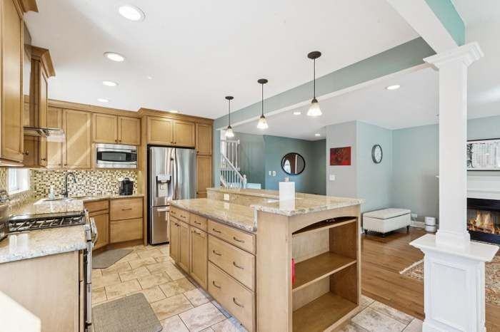 9314 Menard Ave - Photo 4 of 15