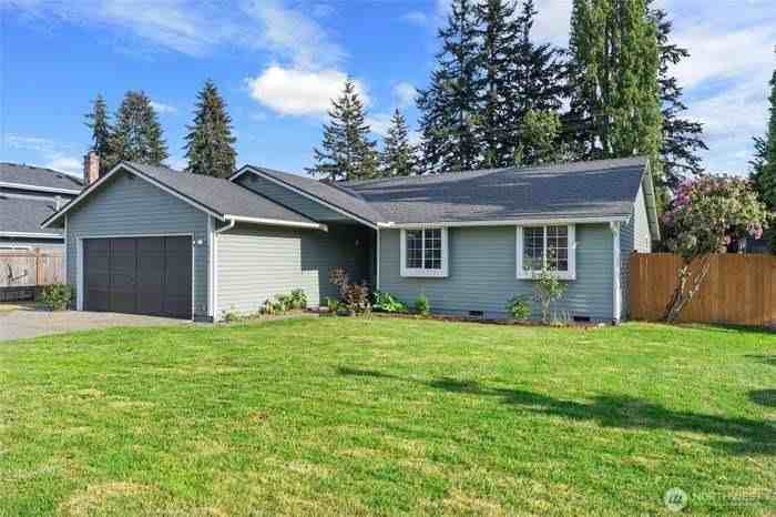 4816 136th Pl Ne - Photo 2 of 18